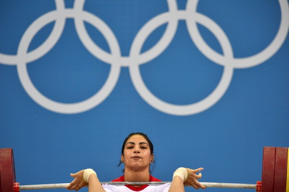 Nữ lực sĩ người Ai Cập Khalil Mahmoud K Abir Abdelrahman đang thi đấu ở vòng chung kết hạng cân 75kg của nữ...